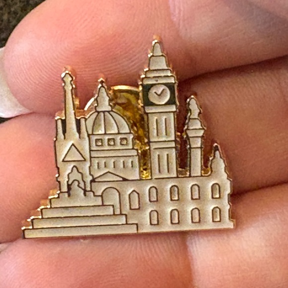 Burberry Big Ben cityscape pin - Picture 1 of 5